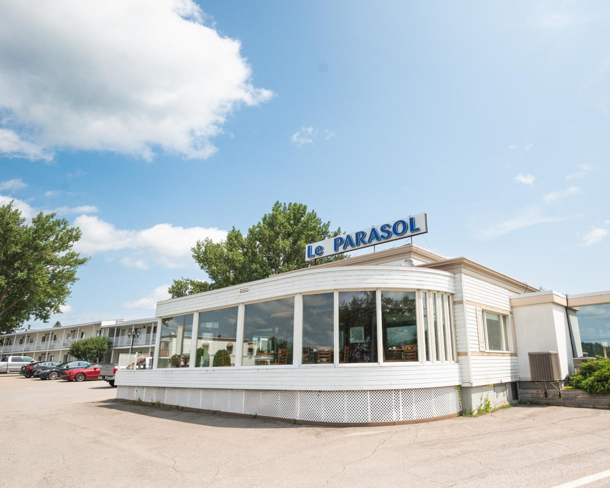 Auberge Le Parasol Saguenay Zewnętrze zdjęcie