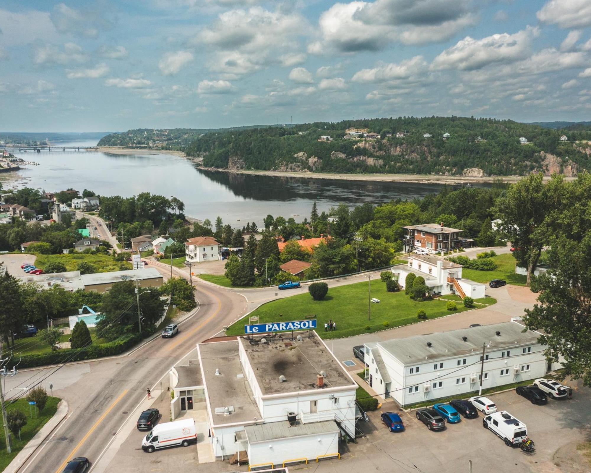 Auberge Le Parasol Saguenay Zewnętrze zdjęcie