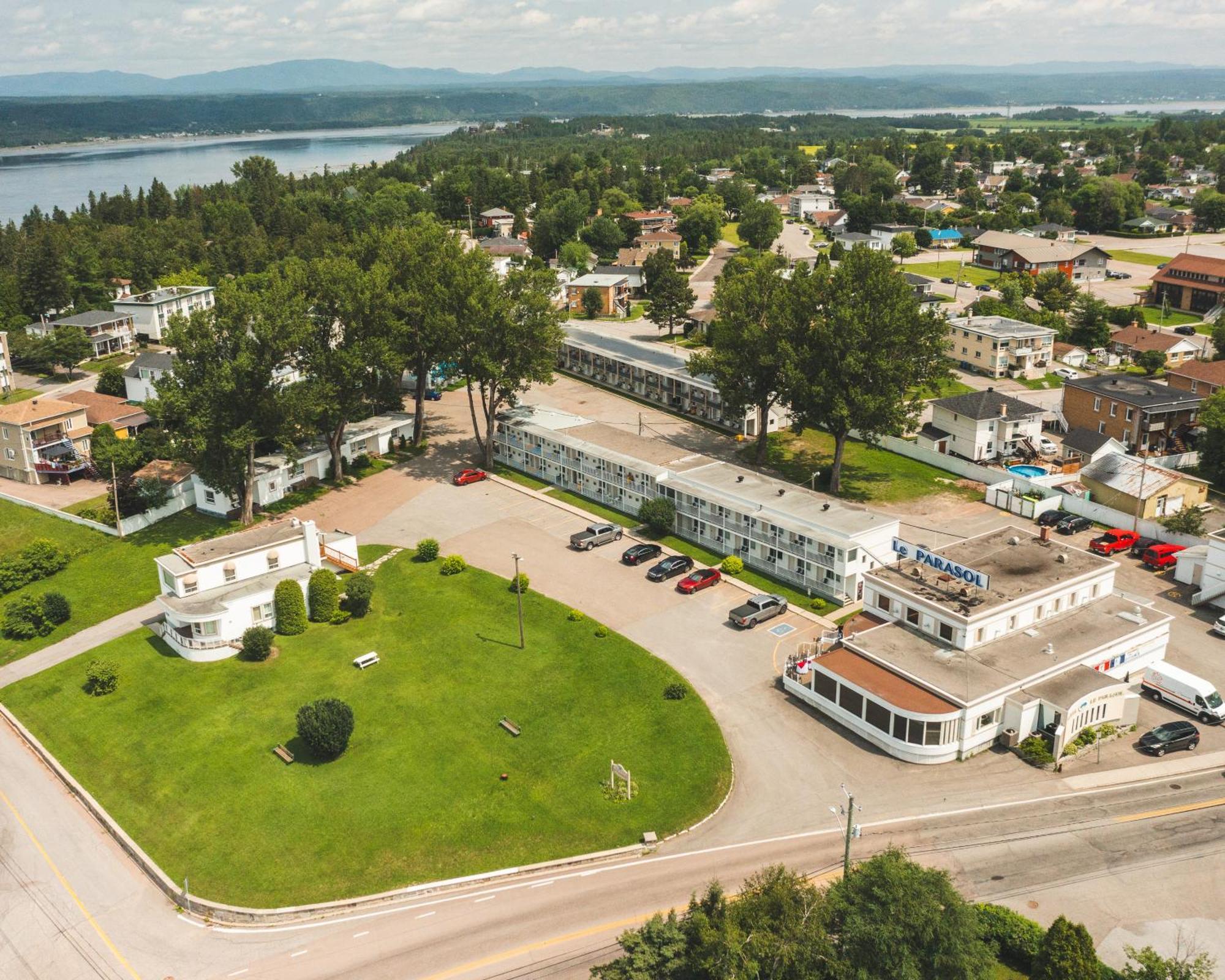 Auberge Le Parasol Saguenay Zewnętrze zdjęcie