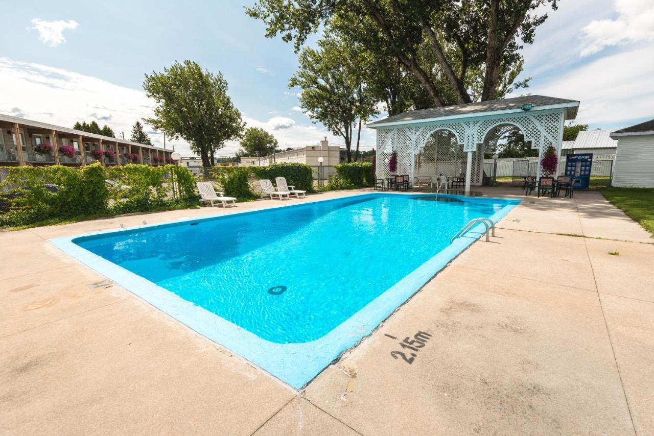 Auberge Le Parasol Saguenay Zewnętrze zdjęcie